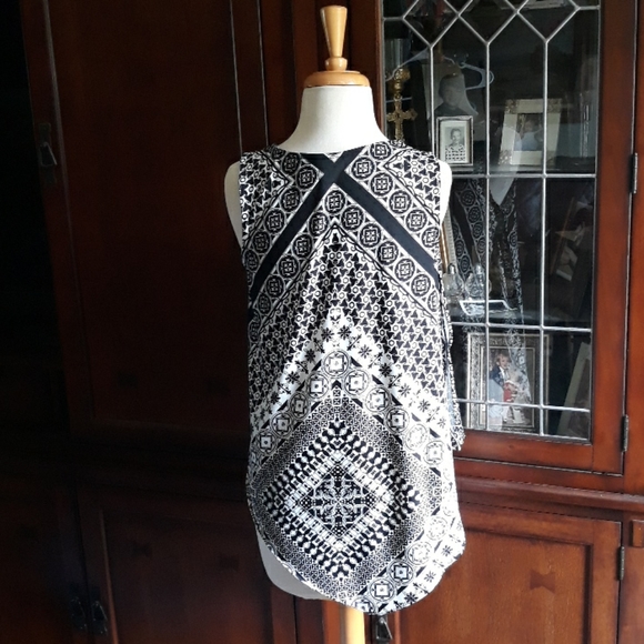 Coco Banco Black and White Patterned Top. - Picture 5 of 9